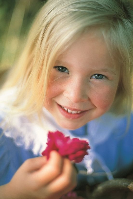 Mädchen mit Rose klein